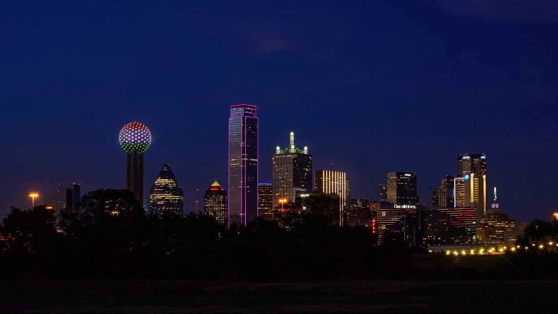 Dallas, Texas skyline at night
